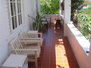 Under step veranda